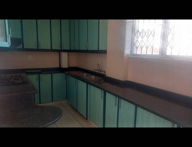 3 BEDROOM APARTMENT FOR SALE IN ISIPINGO BEACH